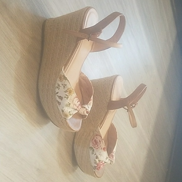 Cute wedges - Picture 1 of 2